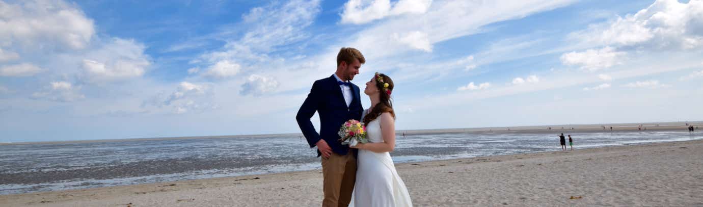 Braut und Bräutigam am Strand Hochzeitsfotograf PB Studios aus Achim